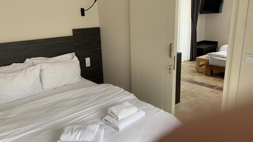 Cesmekes Otel Esterno foto